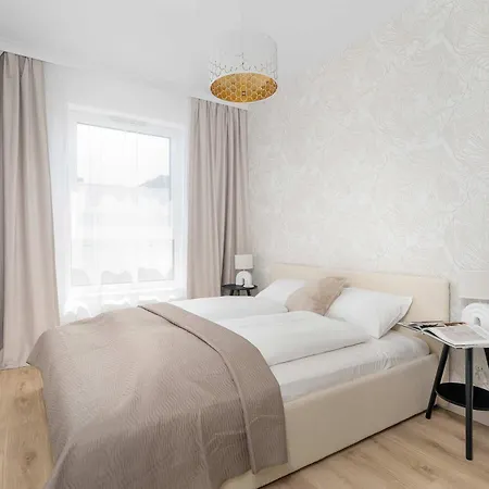 公寓 Cozy With Balcony With Underground Parking By Renters *