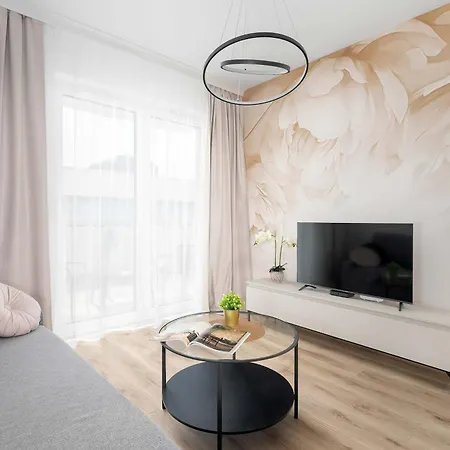 Cozy With Balcony With Underground Parking By Renters