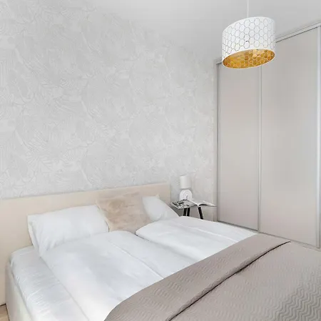 Cozy With Balcony With Underground Parking By Renters 公寓 波兹南