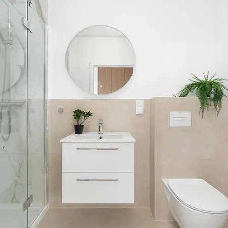 Cozy With Balcony With Underground Parking By Renters Poznan